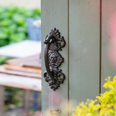 Maniglia per porta d'epoca intagliata in ghisa da cortile in stile europeo classico