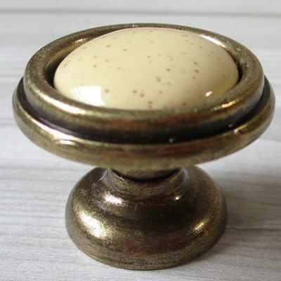 Maniglia per cassettiera Drop Bail, maniglia per porta battente in ceramica color avorio e crema, bronzo antico