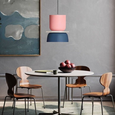 Lampada a sospensione con paralume colorato
