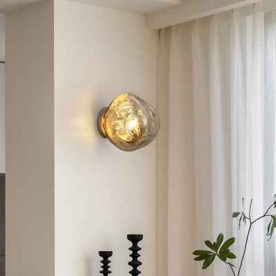Moderne, unregelm&auml;&szlig;ige Lava-Wandleuchte