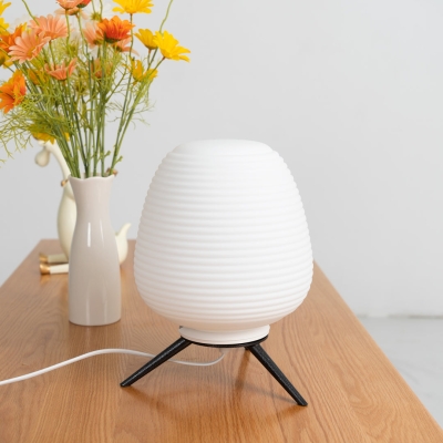 L&aacute;mpara de mesa moderna soplada a mano