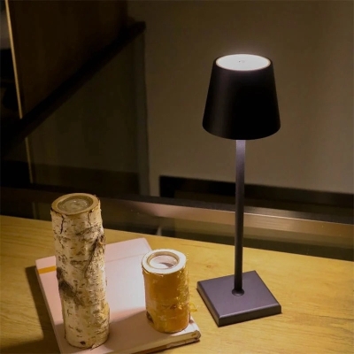 L&aacute;mpara de mesa port&aacute;til recargable
