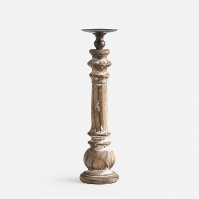 Bougeoirs vintage et cand&eacute;labres &agrave; branches pour int&eacute;rieurs superpos&eacute;s