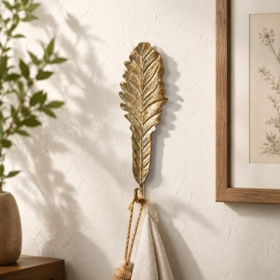 Antiker goldener botanischer Eisenwandhaken