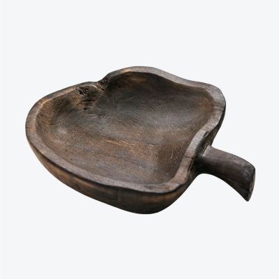 Planche de service en bois sculpt&eacute;e &agrave; la main