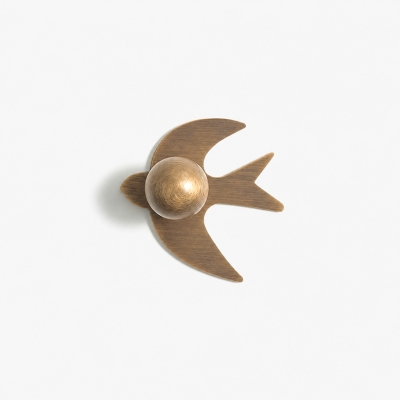 Schwalbenf&ouml;rmiger Schrankknopf aus massivem Messing