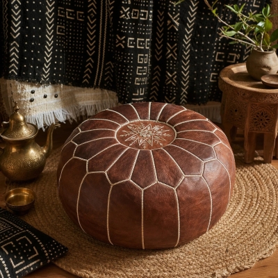 Pouf marocchino marrone, poggiapiedi rotondo cucito per soggiorno, camera da letto e arredamento boho.