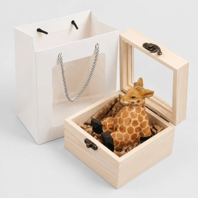 Handgeschnitzter Handyhalter aus Holz in Tierform