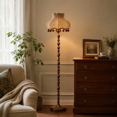 Vintage Stehlampe aus plissiertem Stoff mit skulpturalem Holzfu&szlig;