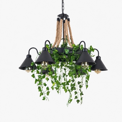 Lampadario a forma di ruota di carro con corde e piante