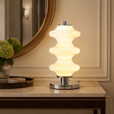 L&aacute;mpara de mesa Bauhaus de cristal opalino con pantalla blanca escultural - Detalles cromados para mesita de noche y recibidor