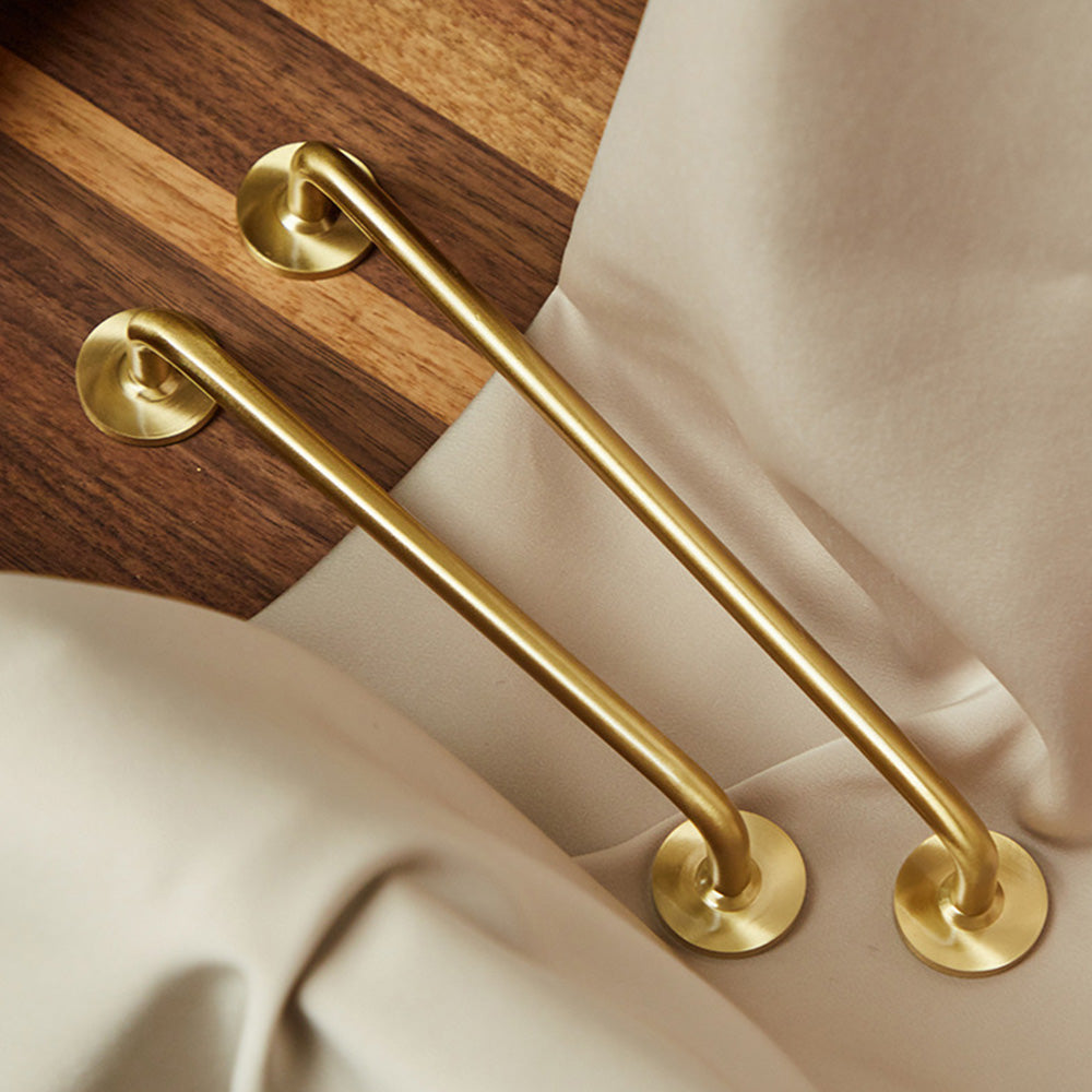 Schrankt&uuml;rgriffe aus goldenem Messing