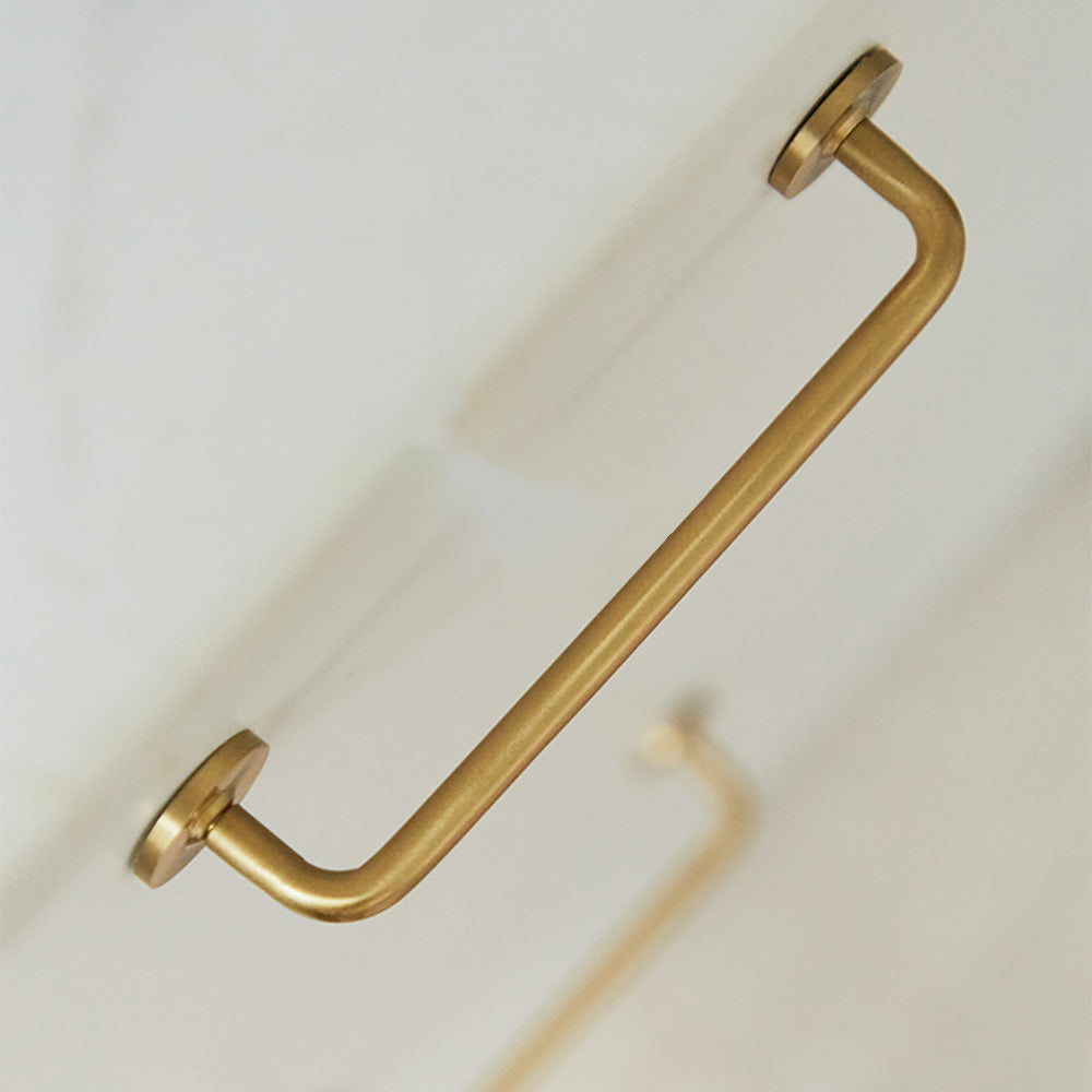 Schrankt&uuml;rgriffe aus goldenem Messing
