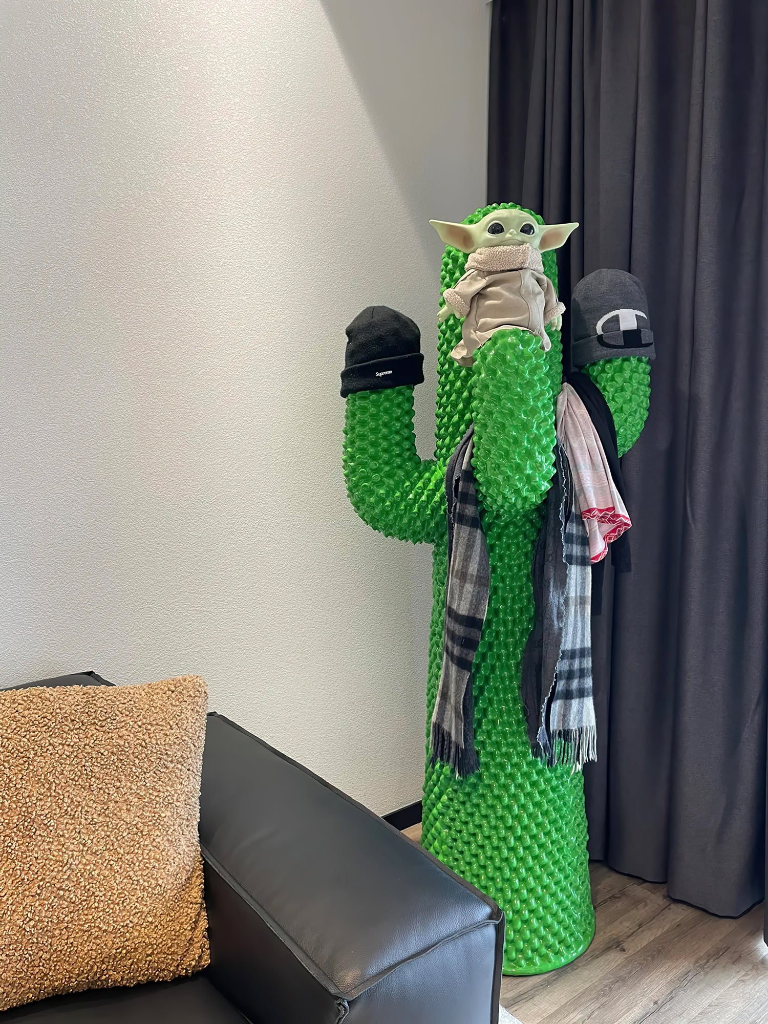 Skulpturale Kaktus-Garderobe von Mello