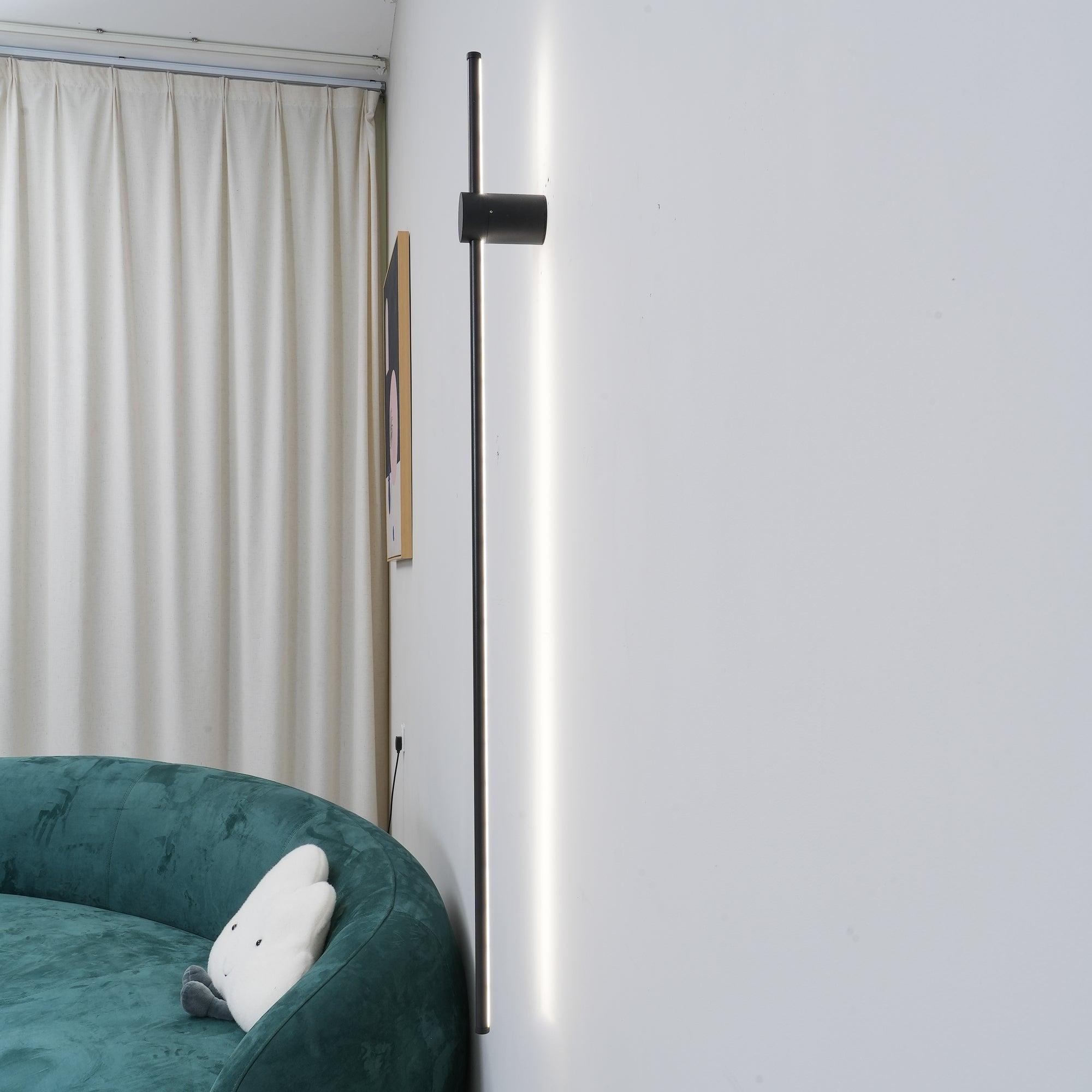 Moderne minimalistische LED-Wandleuchte in R&ouml;hrenform