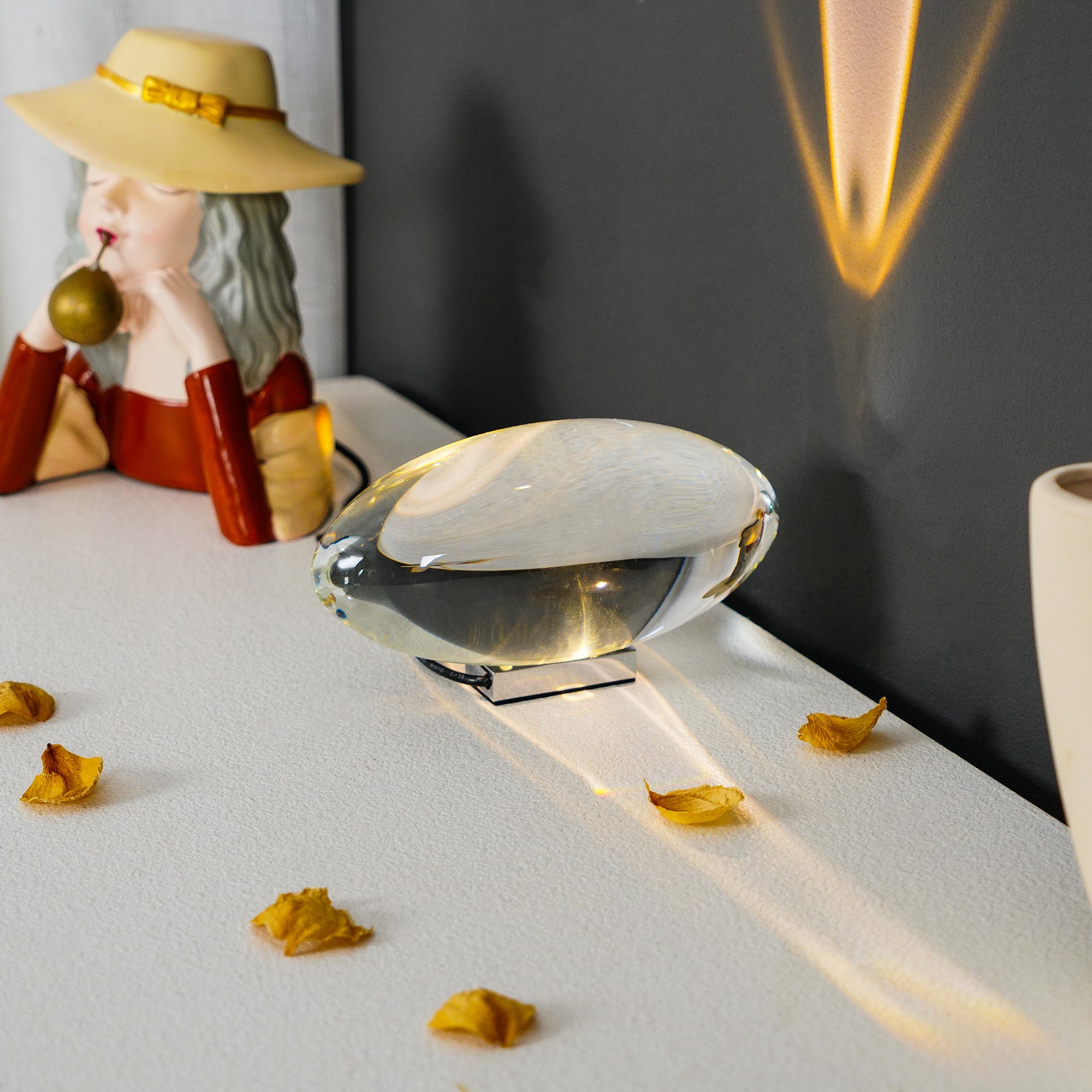 L&aacute;mpara de mesa de cristal con forma de guijarro creativo