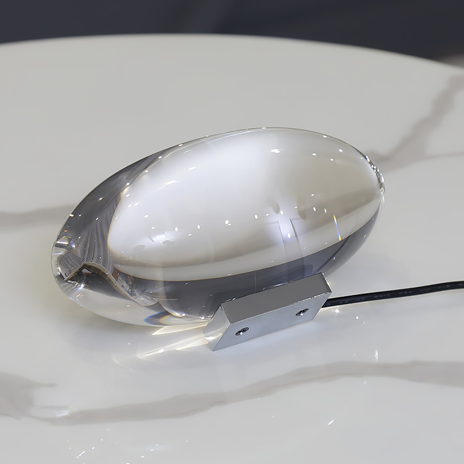 L&aacute;mpara de mesa de cristal con forma de guijarro creativo