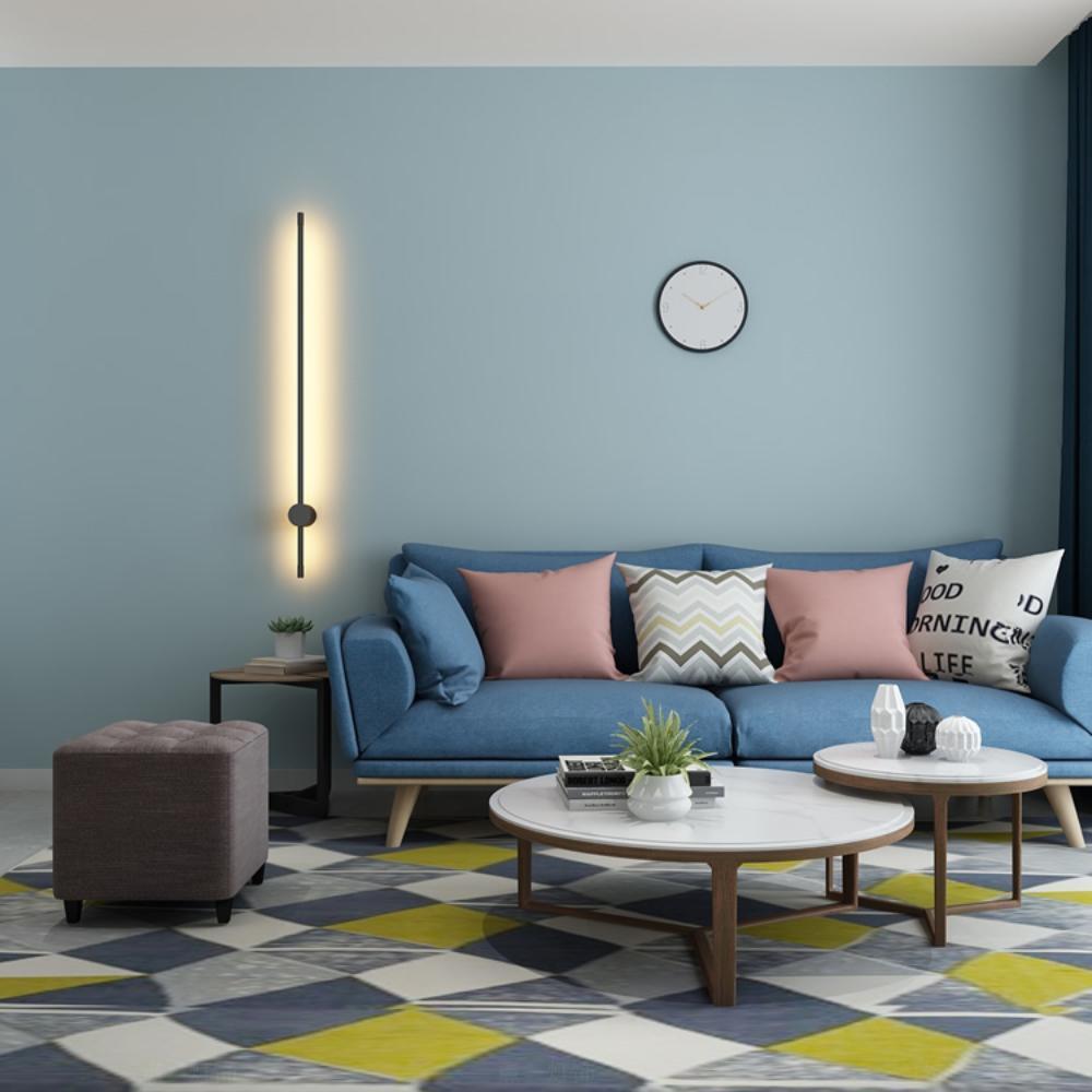 Moderne minimalistische LED-Wandleuchte in R&ouml;hrenform