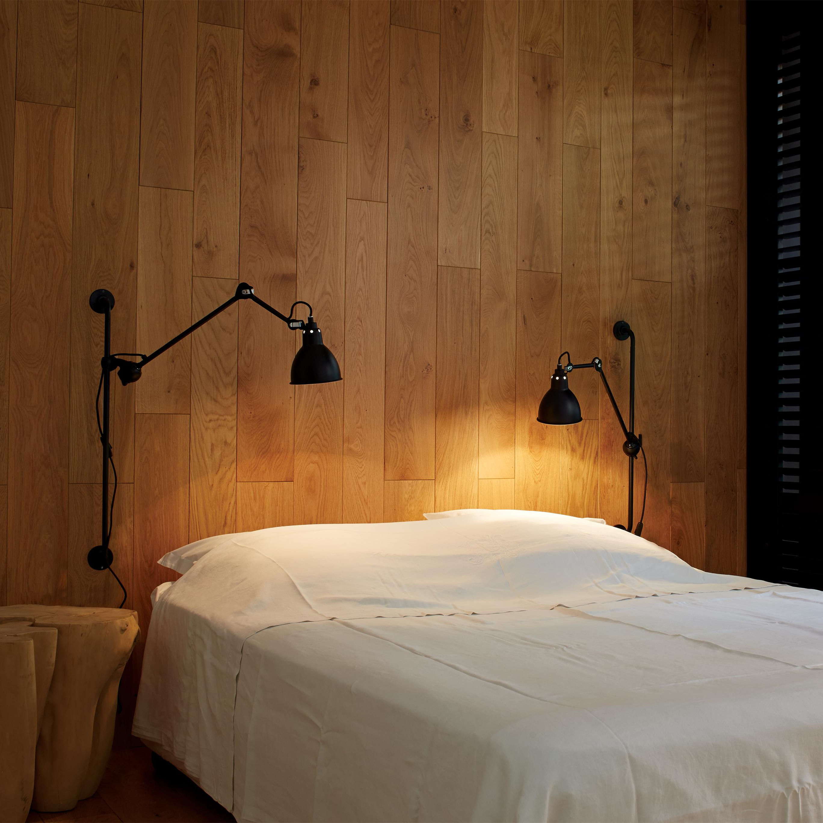 Industrielle Wandleuchte mit verstellbarem Arm