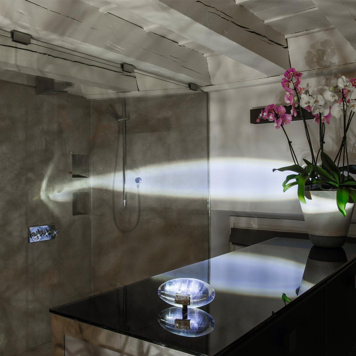 L&aacute;mpara de mesa de cristal con forma de guijarro creativo