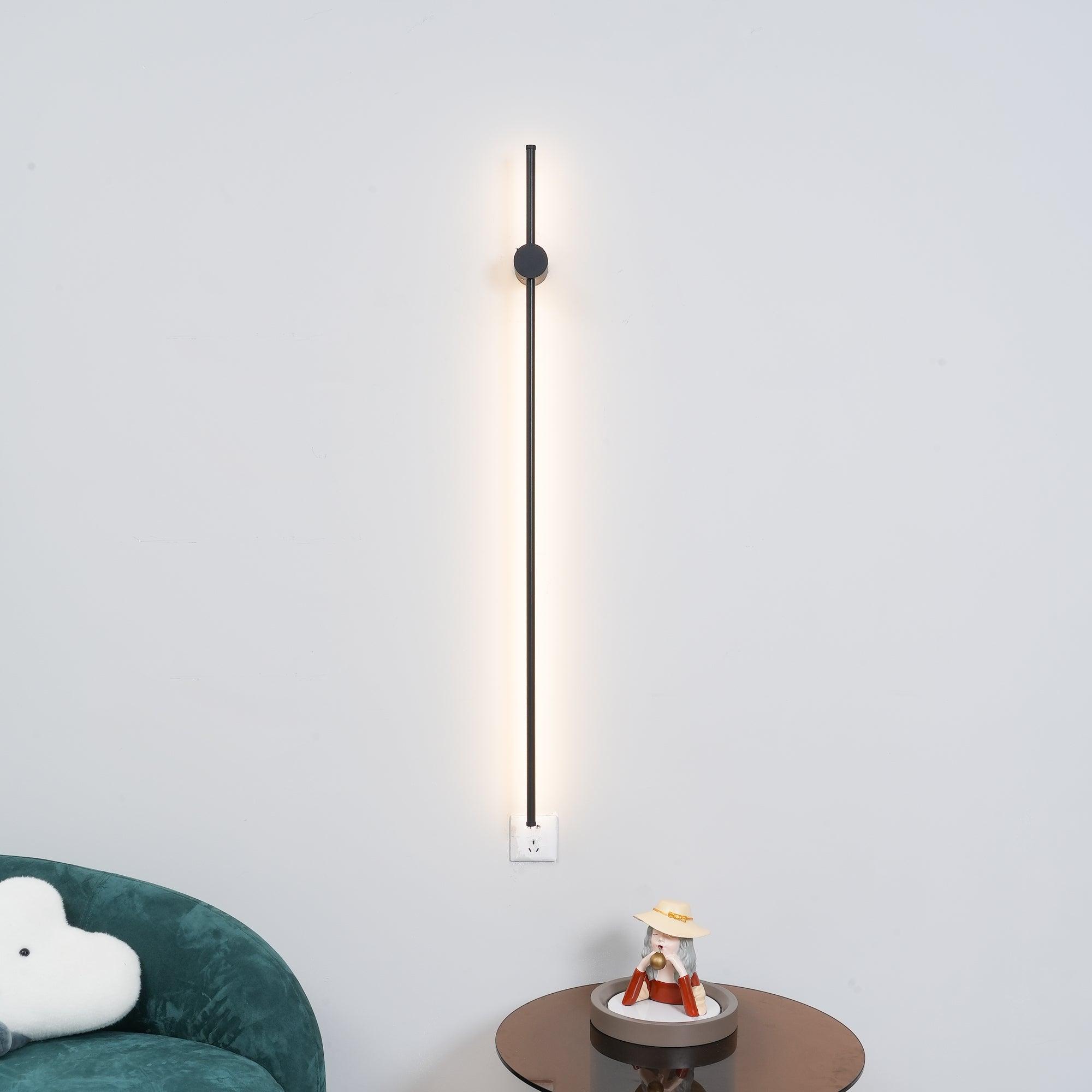 Moderne minimalistische LED-Wandleuchte in R&ouml;hrenform