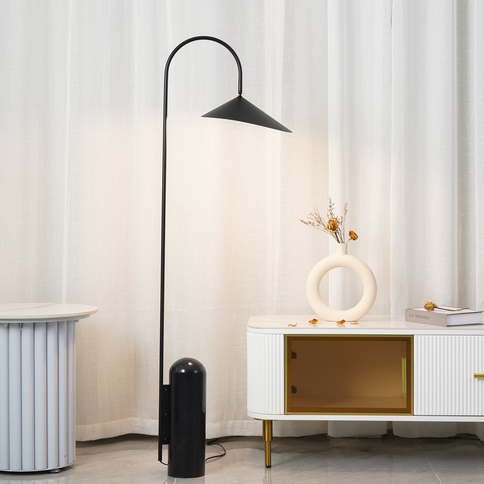 Stehlampe mit konischem Deckel und Marmorsockel