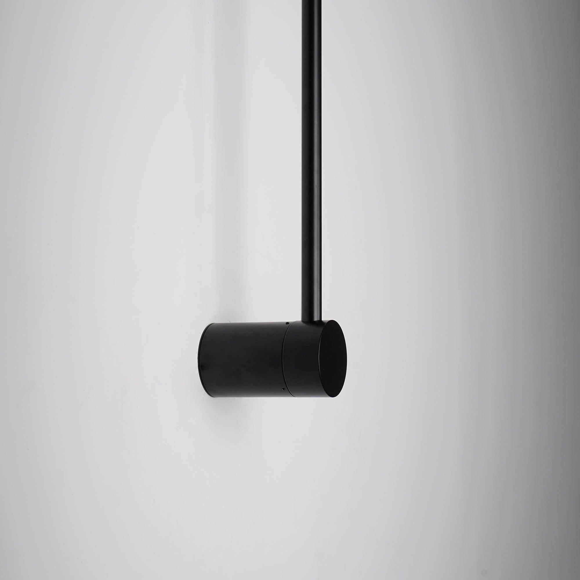 Moderne minimalistische LED-Wandleuchte in R&ouml;hrenform