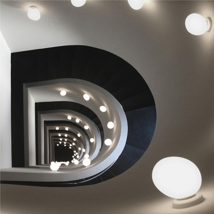Moderne Wand-/Deckenleuchte in Eiform