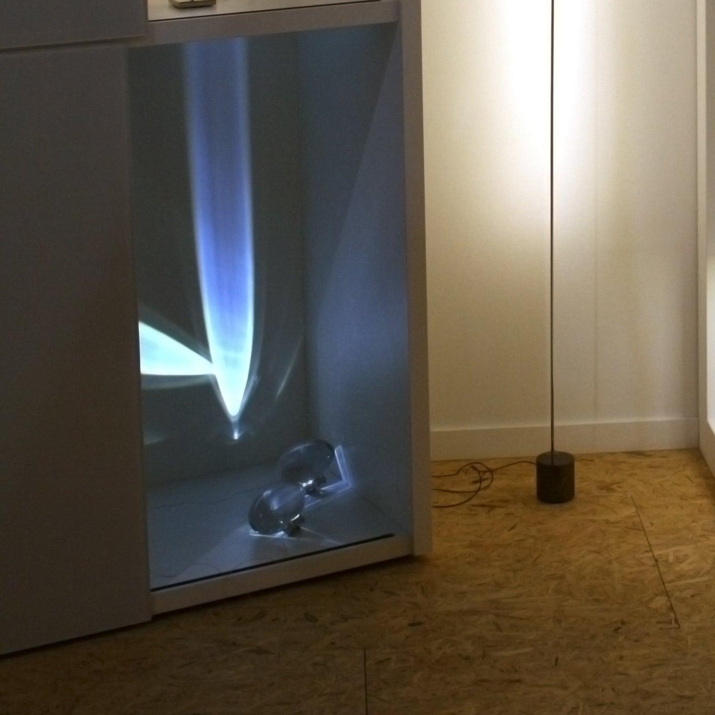 L&aacute;mpara de mesa de cristal con forma de guijarro creativo