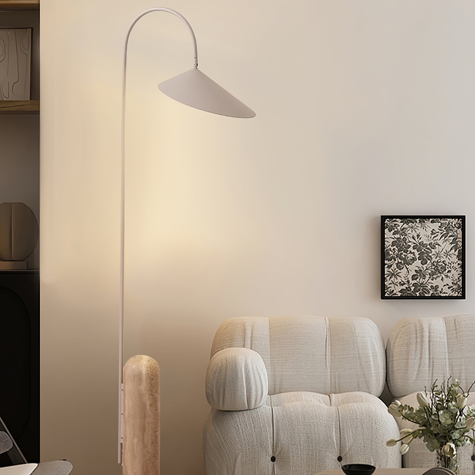Stehlampe mit konischem Deckel und Marmorsockel