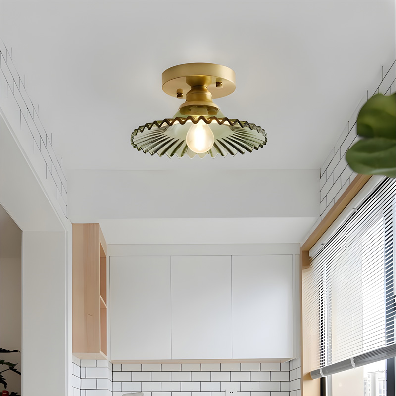 Vintage plafondlamp met geribbelde bloemblaadjes van helder glas