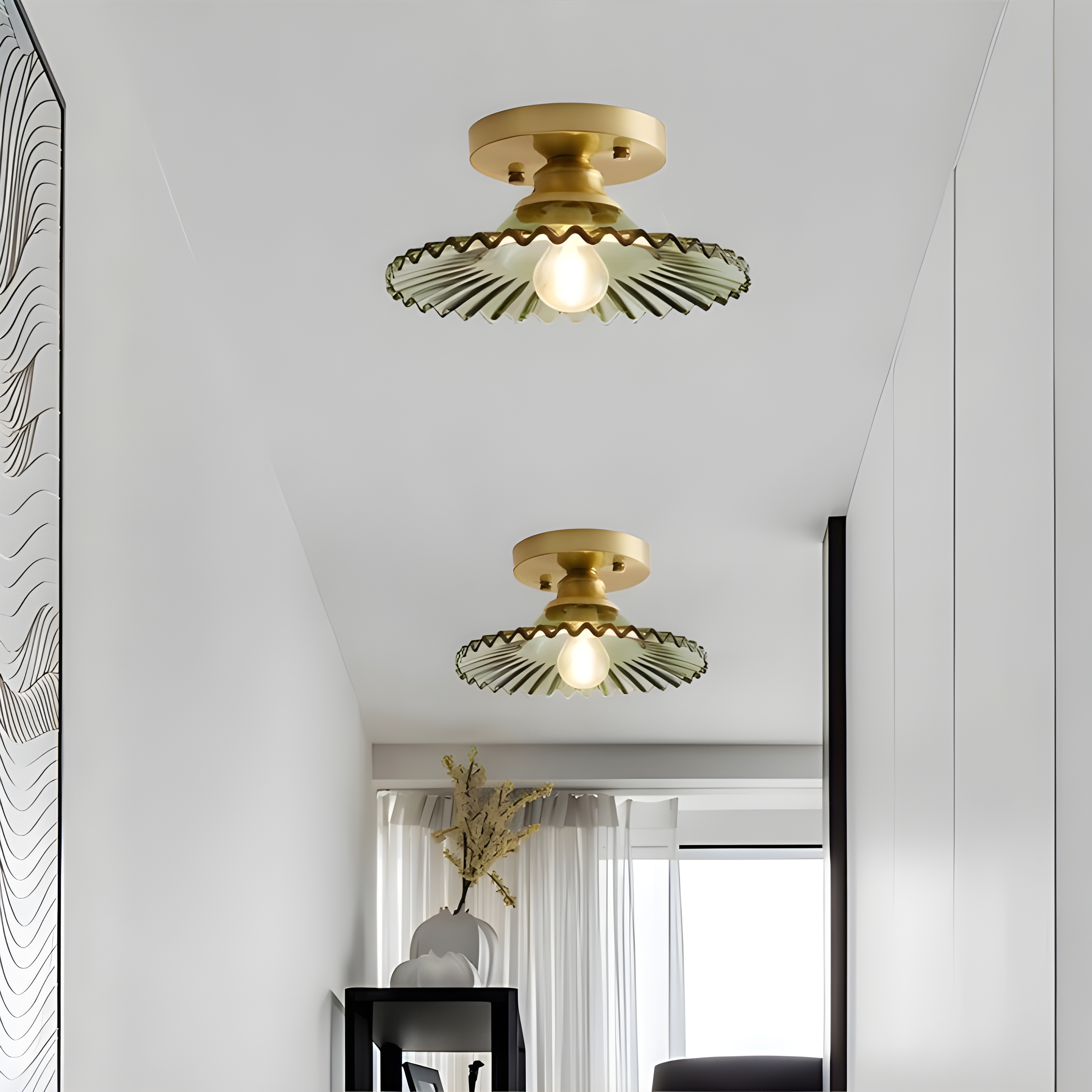 Vintage plafondlamp met geribbelde bloemblaadjes van helder glas
