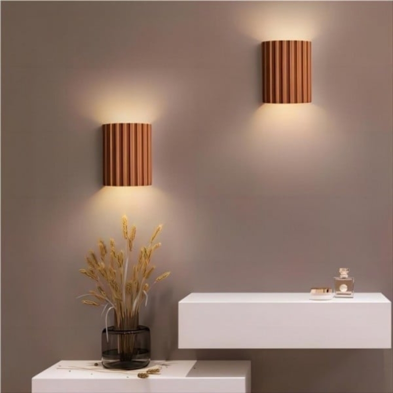 Minimalistische geribbelde wandlamp van hars