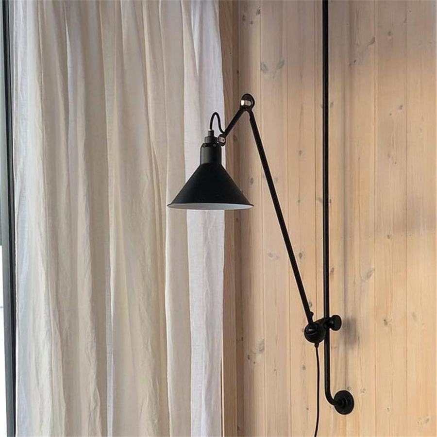 Industrielle Wandleuchte mit verstellbarem Arm