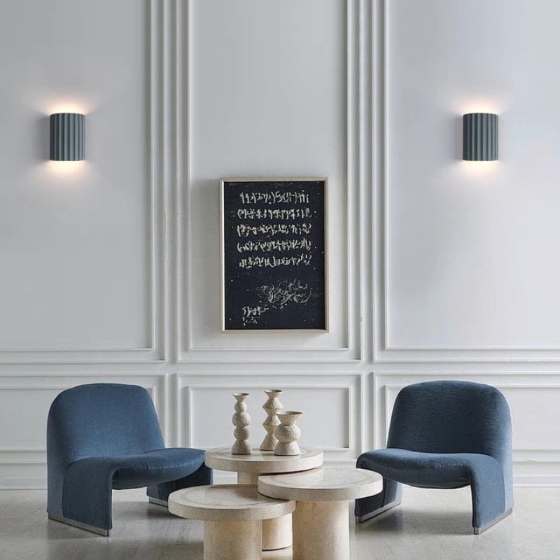 Minimalistische geribbelde wandlamp van hars