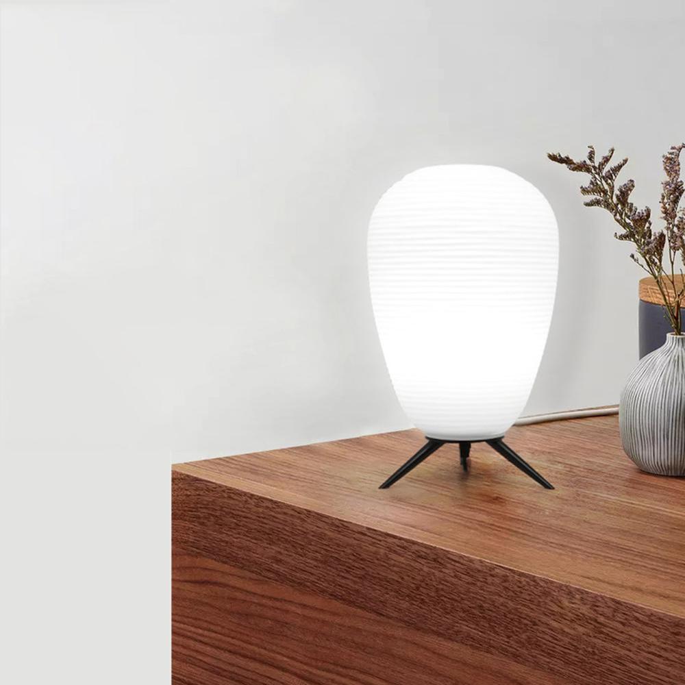 L&aacute;mpara de mesa moderna soplada a mano