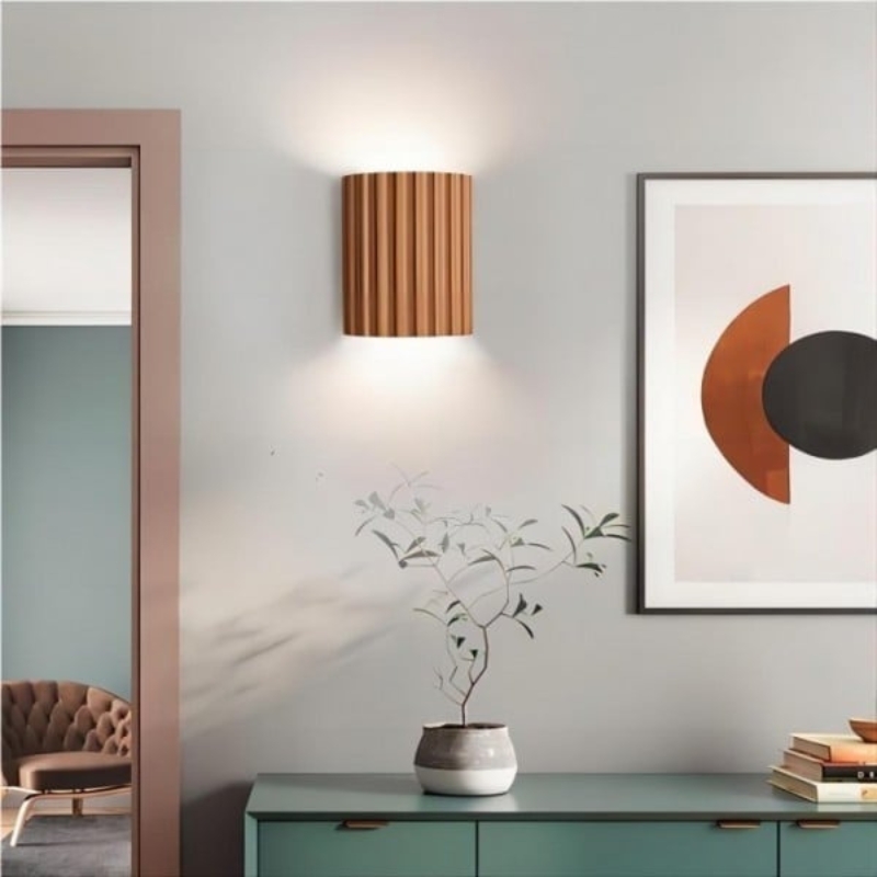 Minimalistische geribbelde wandlamp van hars