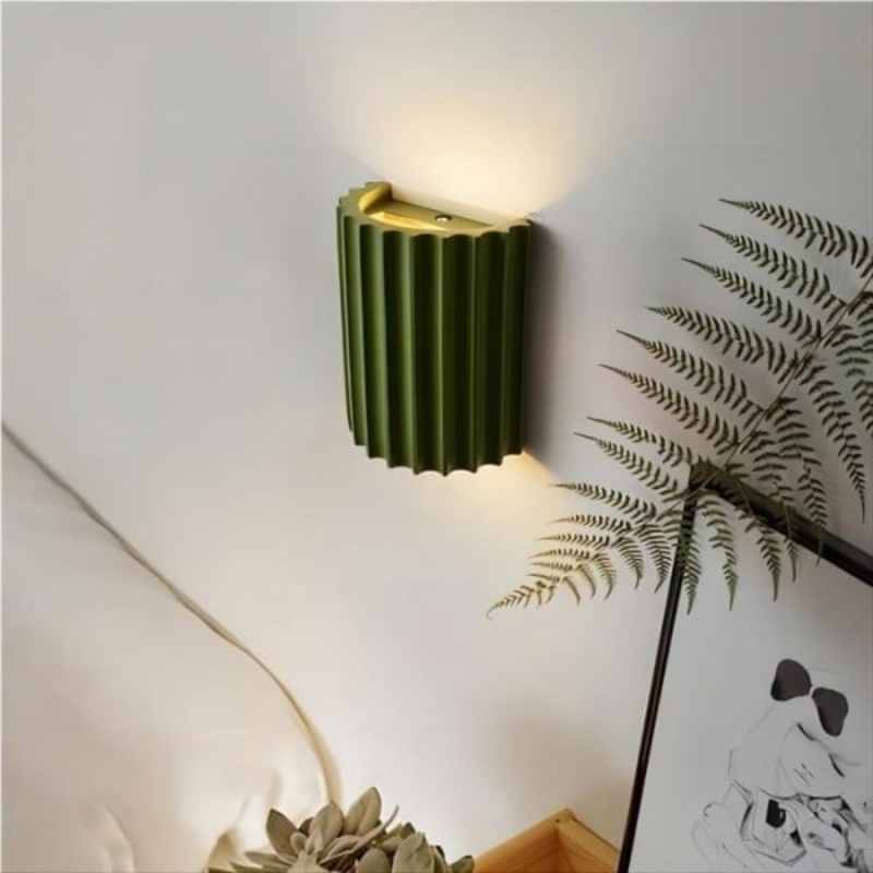 Minimalistische geribbelde wandlamp van hars