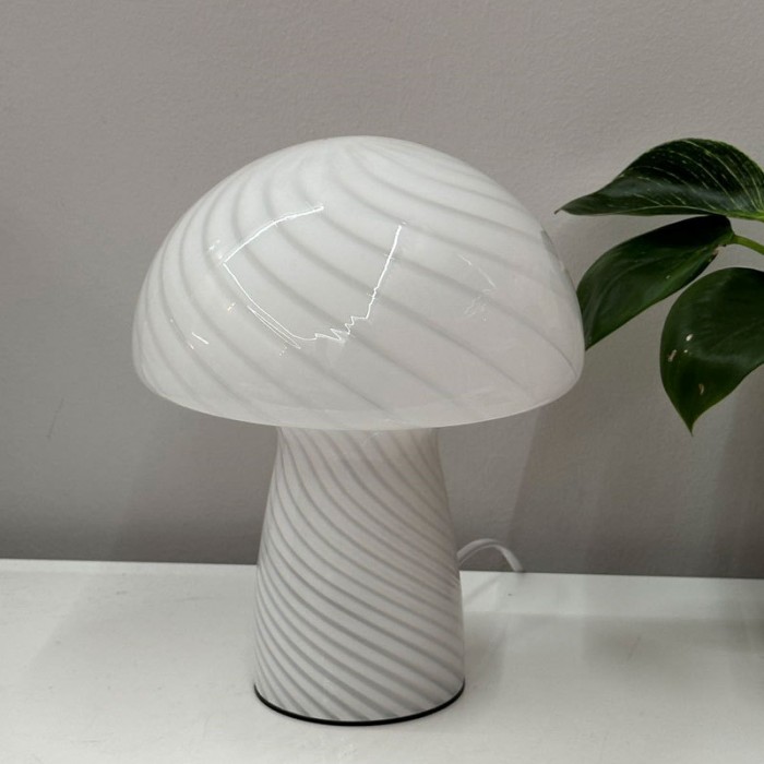 Moderne Tischleuchte aus gestreiftem Glas in Pilzform