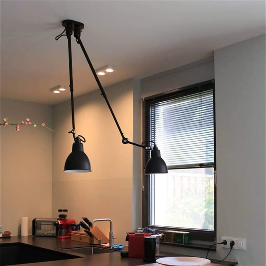Industrielle Wandleuchte mit verstellbarem Arm