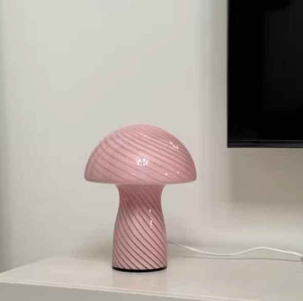 Moderne Tischleuchte aus gestreiftem Glas in Pilzform