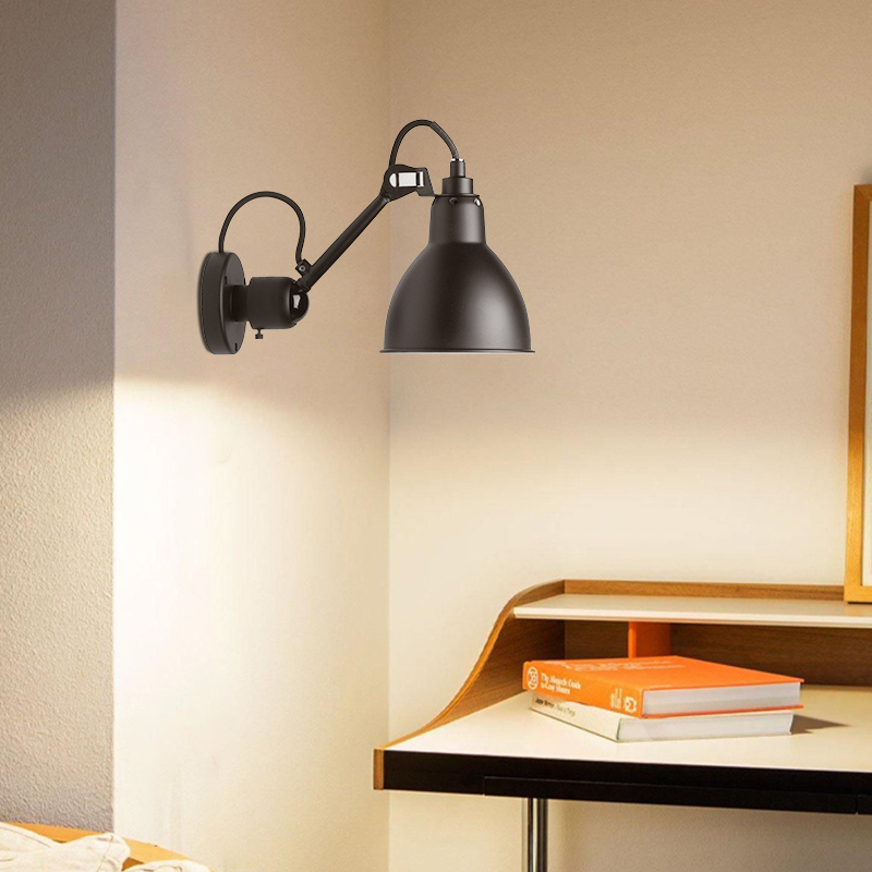 Industrielle Wandleuchte mit verstellbarem Arm