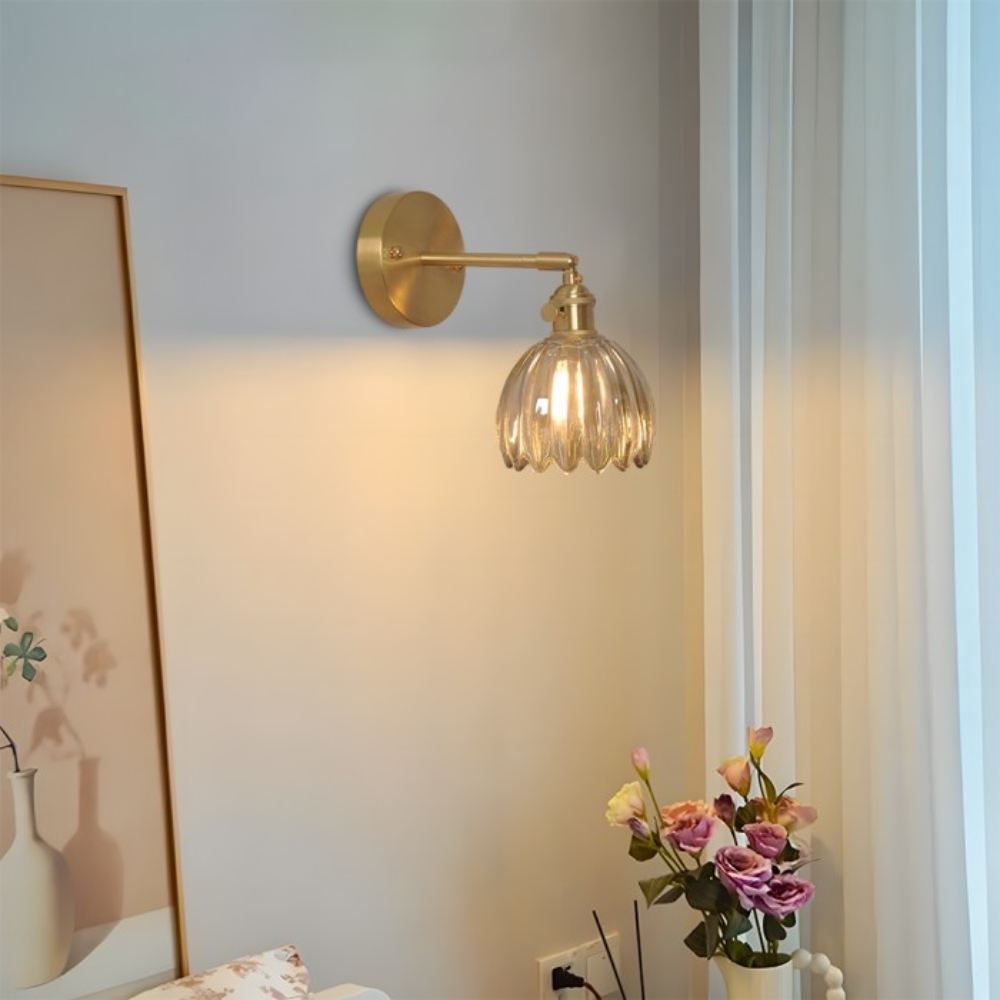 Vintage-Wandlampe in Form einer Glasblume mit Tulpenmotiv