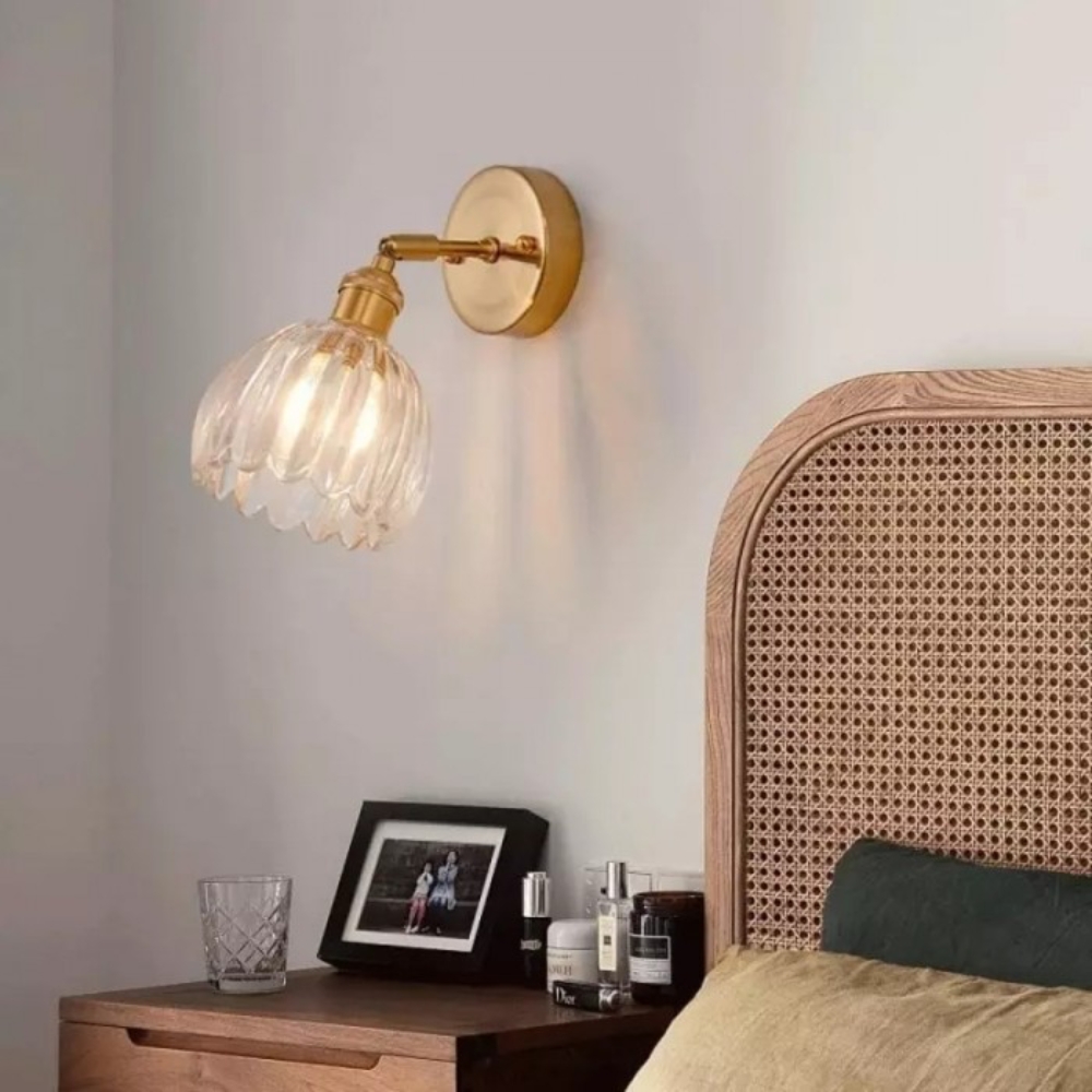 Vintage-Wandlampe in Form einer Glasblume mit Tulpenmotiv