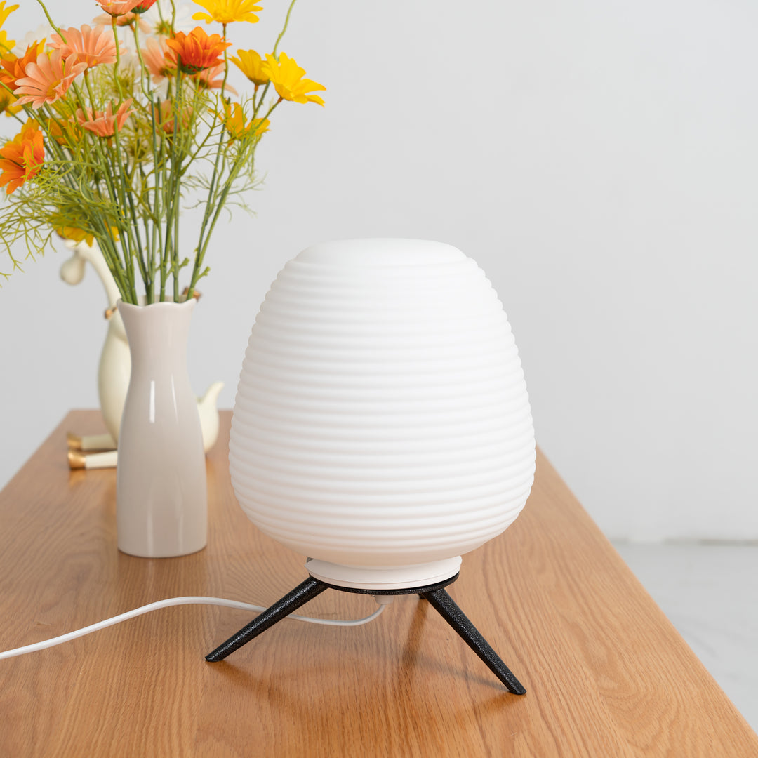 L&aacute;mpara de mesa moderna soplada a mano