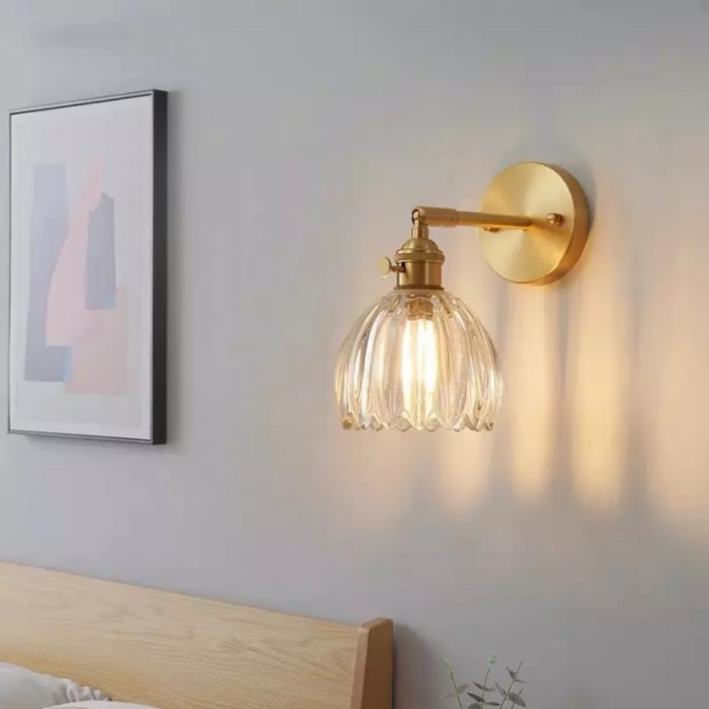 Vintage-Wandlampe in Form einer Glasblume mit Tulpenmotiv
