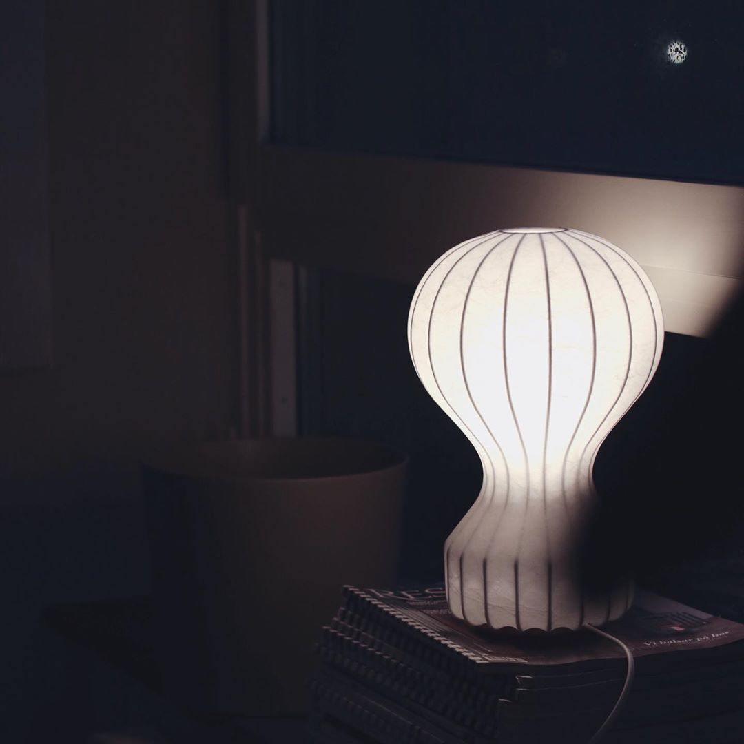 Lampada da tavolo a forma di mongolfiera