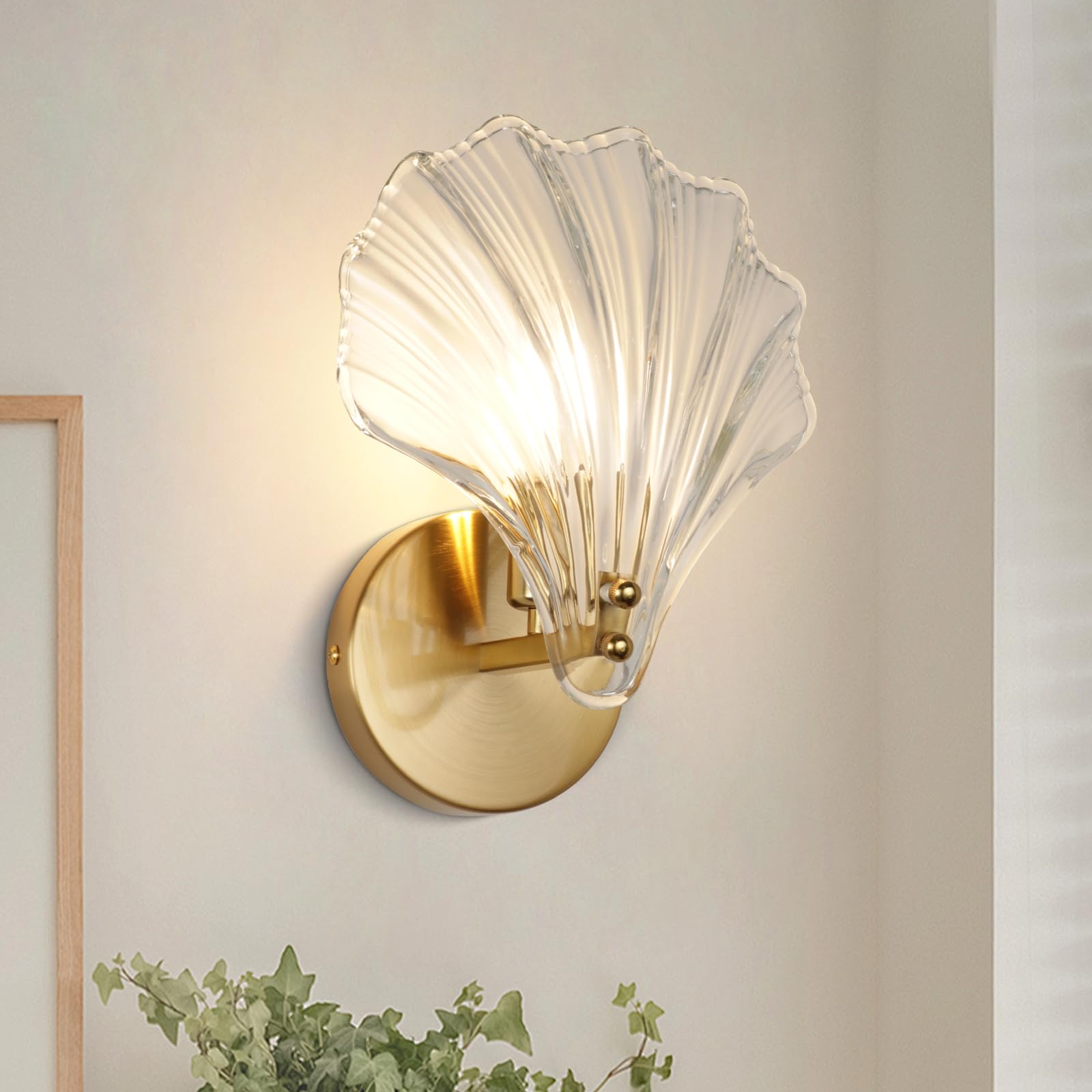 Wandleuchte aus Messing, Glas und Muschel