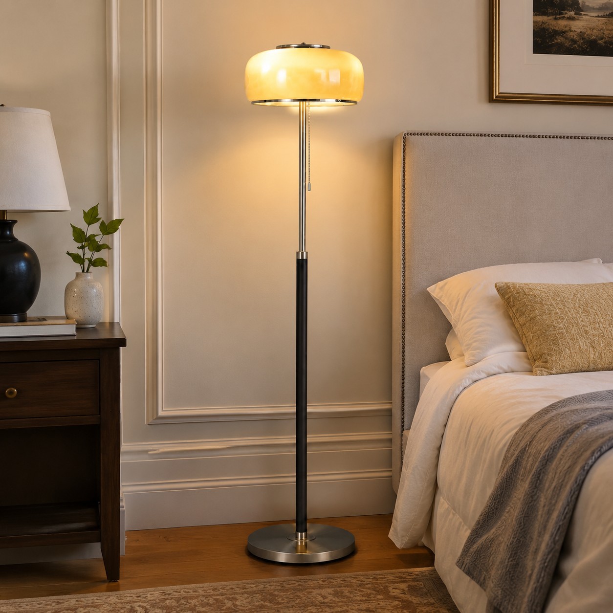 Bauhaus glazen vloerlamp met houten en chromen frame.