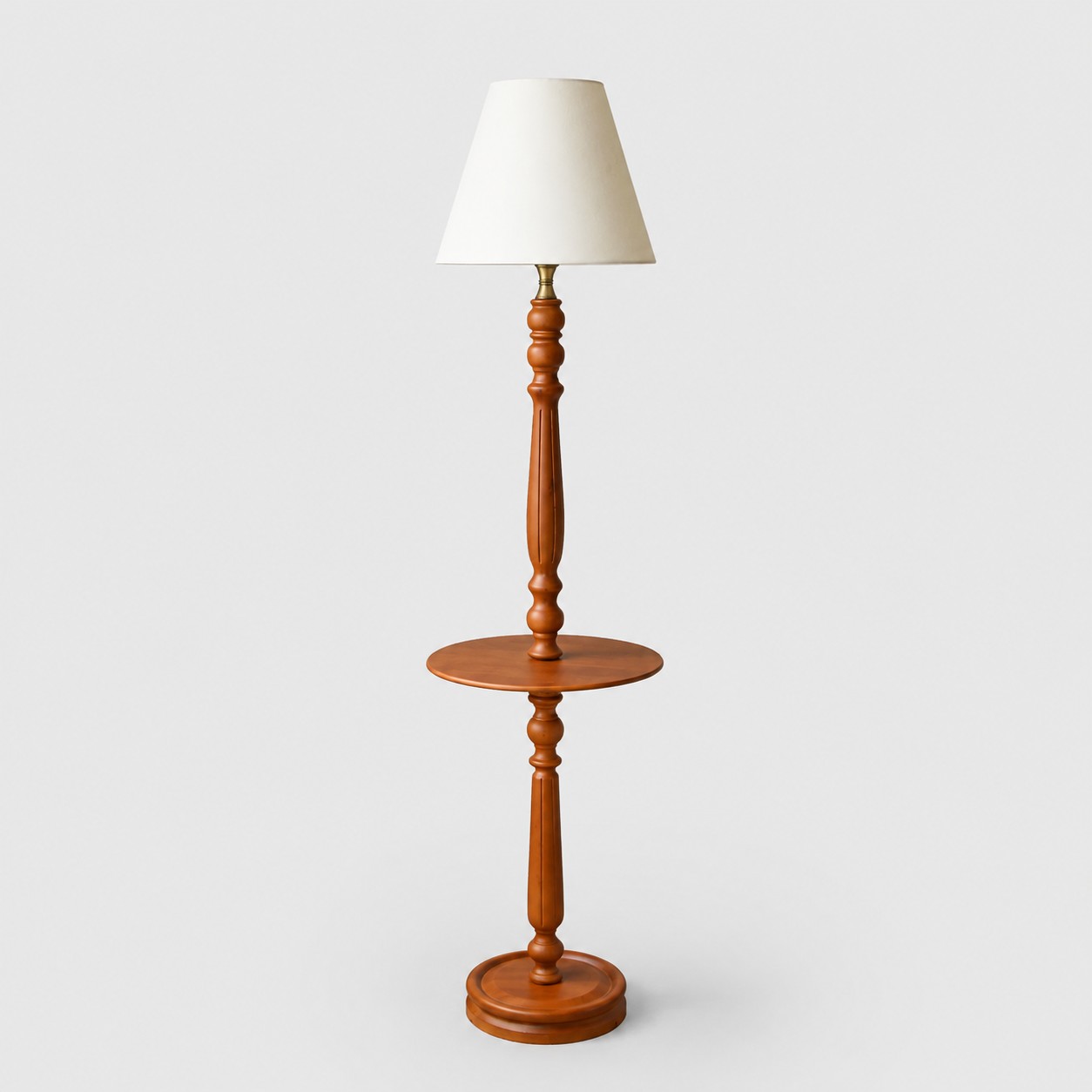 Vintage Stehlampe aus Massivholz mit optionalem Beistelltisch